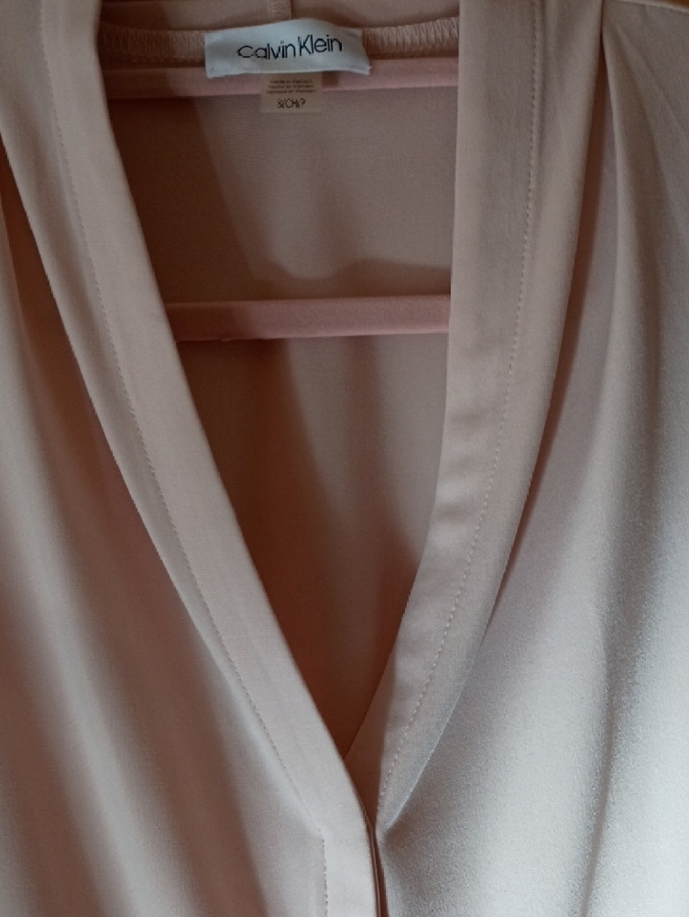 Calvin Klein Sleeveless V-Neck Camisole in Pale Pink, Sz S - Picture 3 of 7